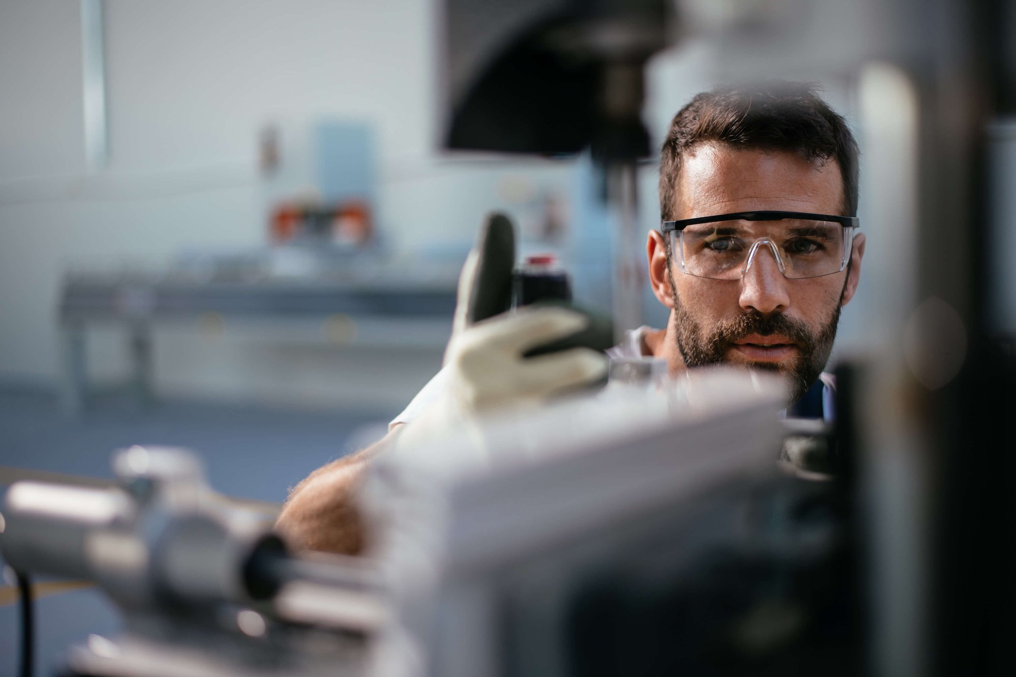 LUW_Industry_Manufacturing_Hero-inv