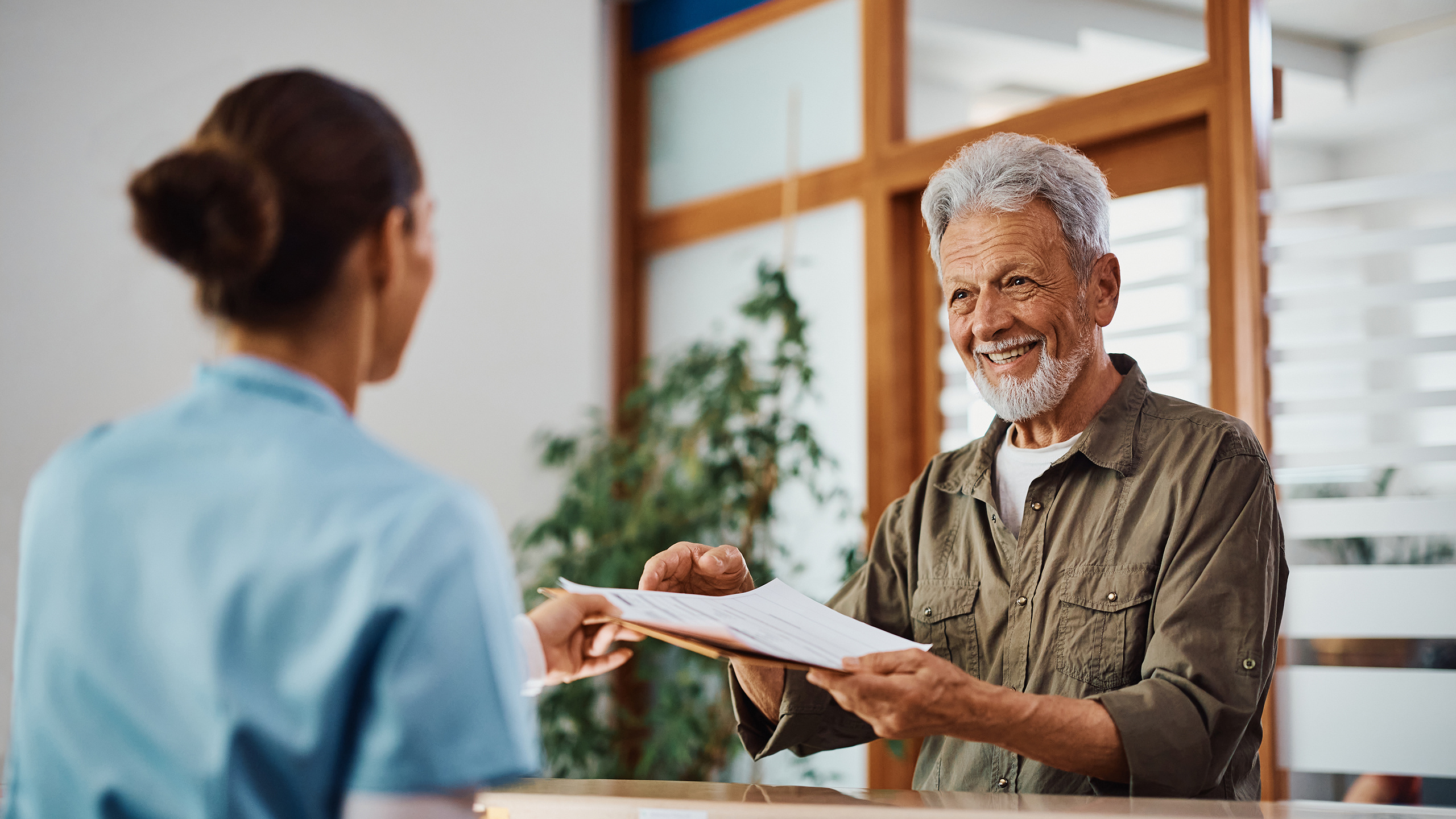 GEN_Industries_healthcare_customer-care_2560x1440_A