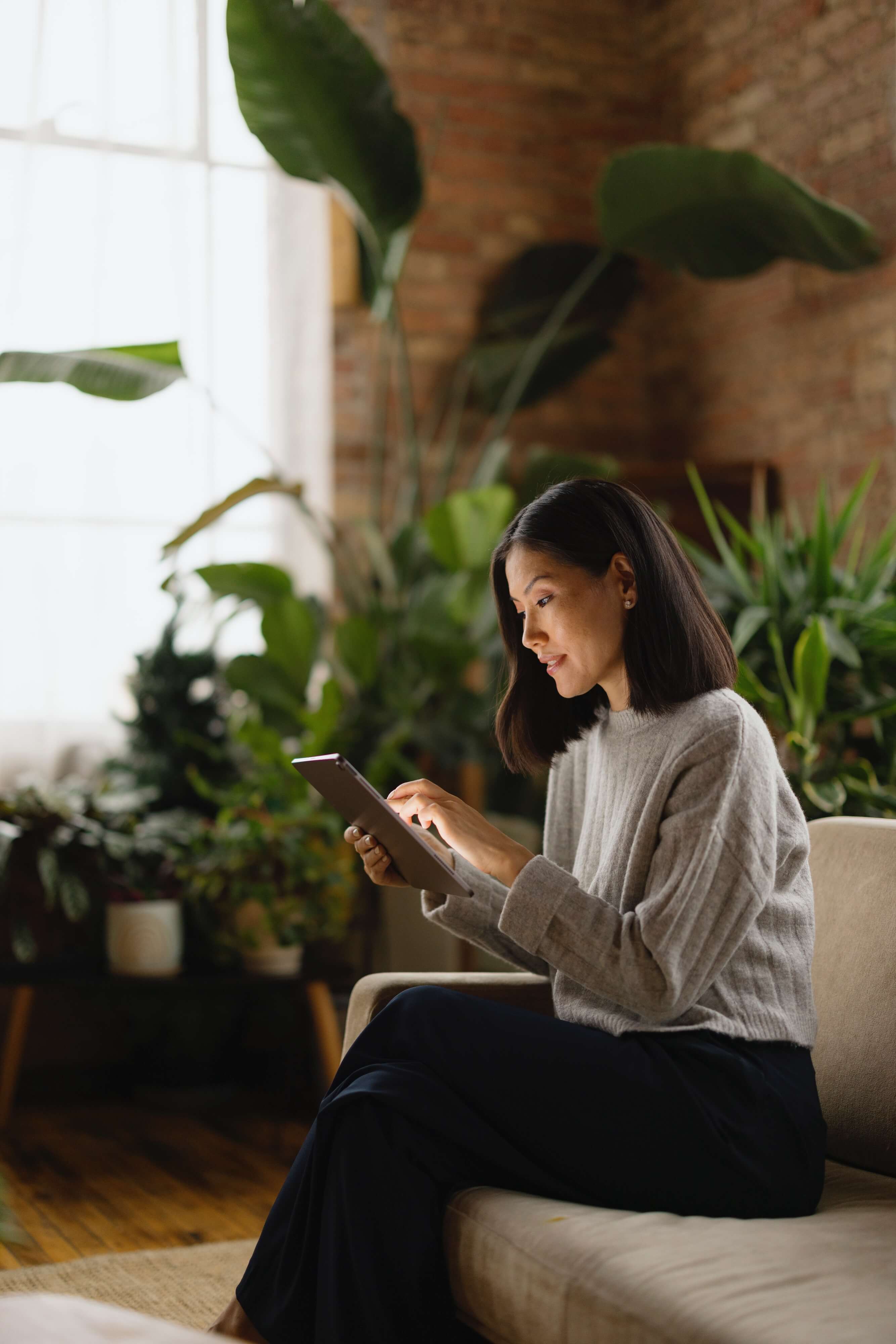 LUW_Industry_LocalGovernment_LadySitting