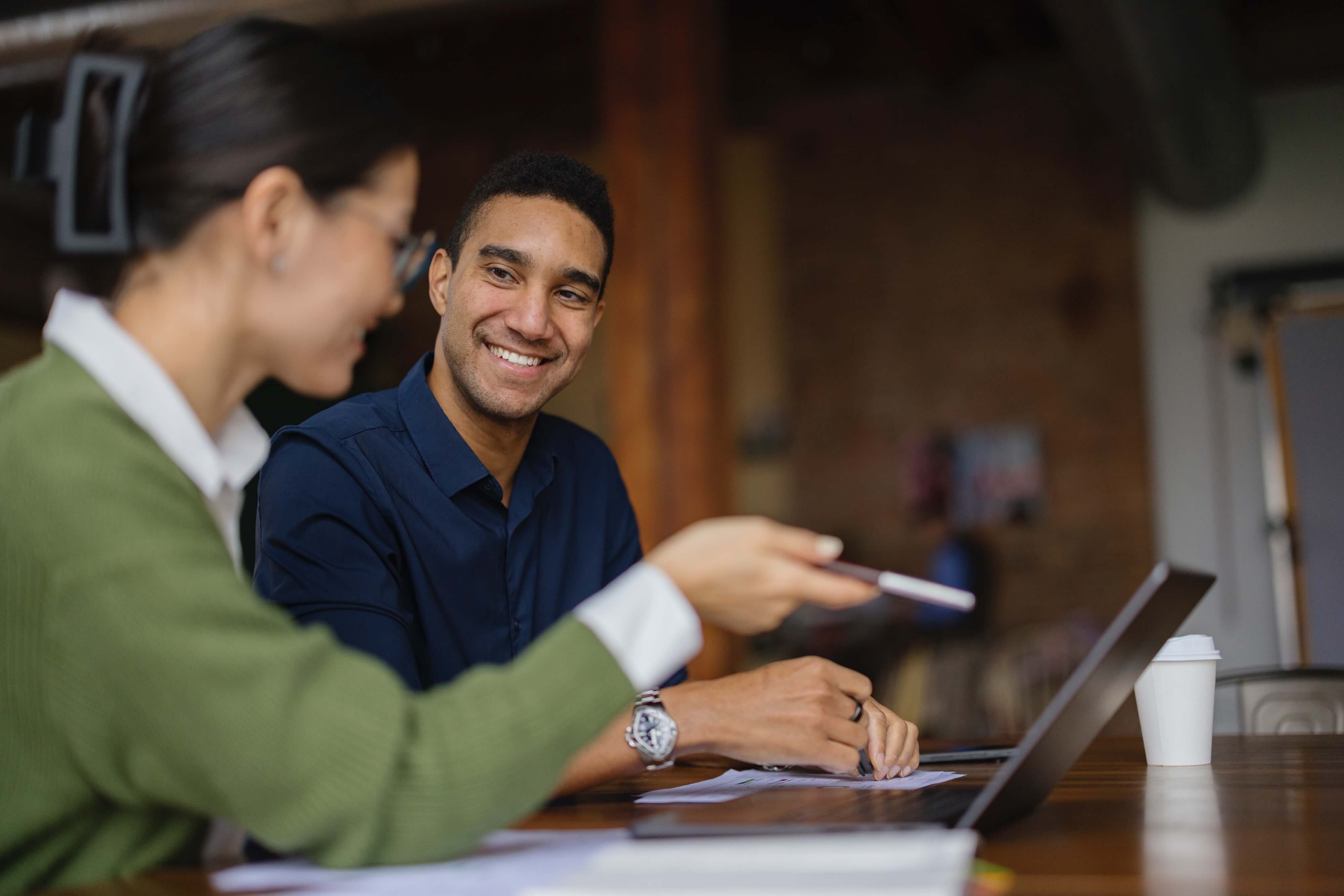 LUW_Industry_LocalGovernment_TeamLaptop